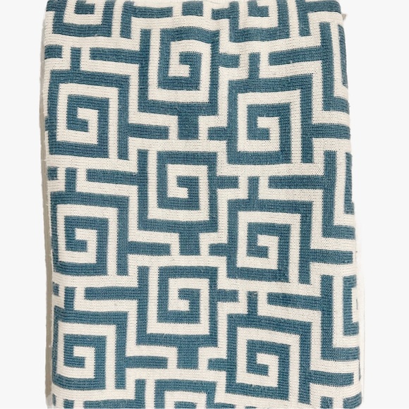 MAX STUDIO HOME Aqua Blue Throw Blanket Soft 50" x 54" Good - Picture 4 of 10